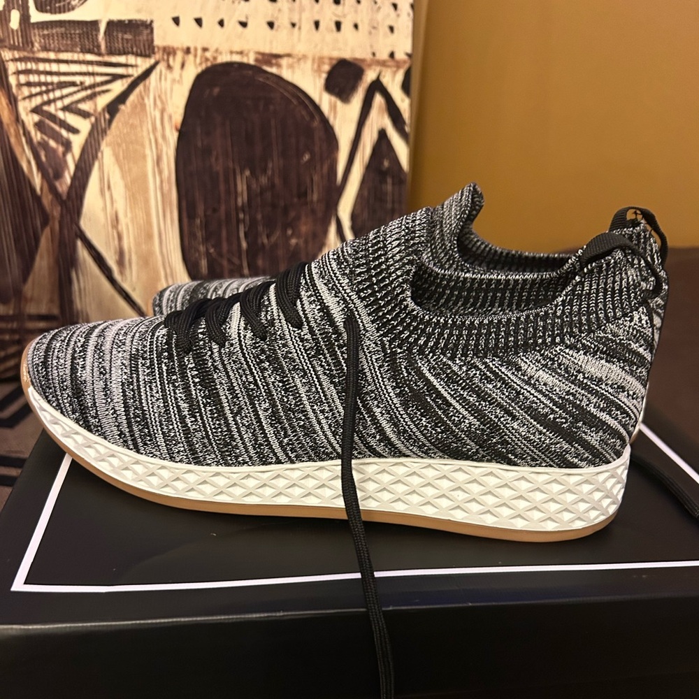 Stylish Black and Gray Women’s Sneakers. Designed by Urban Sports